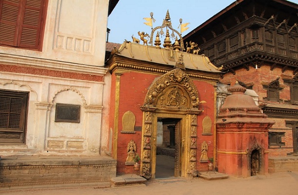 la-puerta-dorada_katmandú-lugares-turísticos
