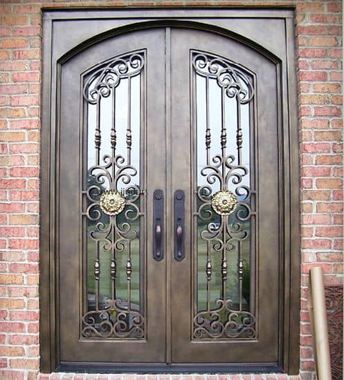 Diseño de puerta de entrada de hierro