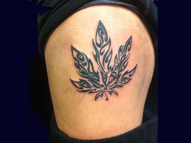 Los mejores diseños de tatuajes de marihuana para probar esta temporada