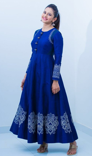 acconciatura con abito anarkali