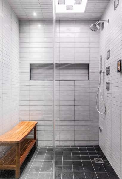 Diseño de baño con ducha de pie