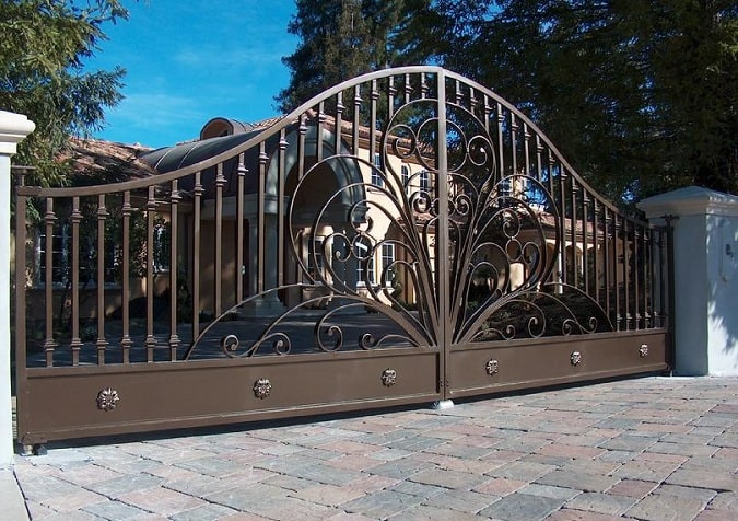 Diseños ornamentales de puertas de hierro