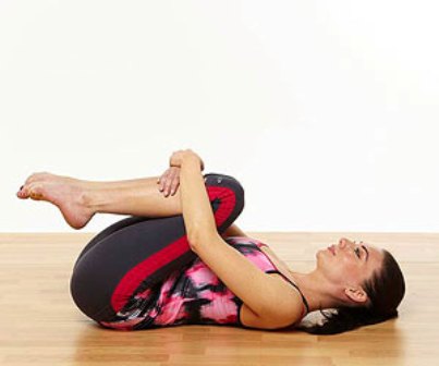 De rodillas al pecho: el yoga es bueno para el estrés