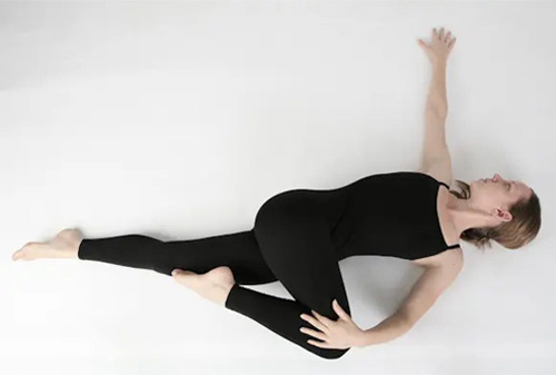 Giro espinal reclinado: yoga para el estrés y la depresión
