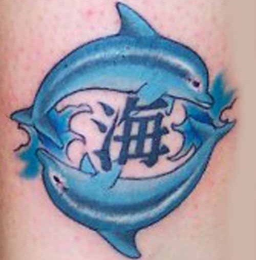 Tatuaggio delfino per donna moderna