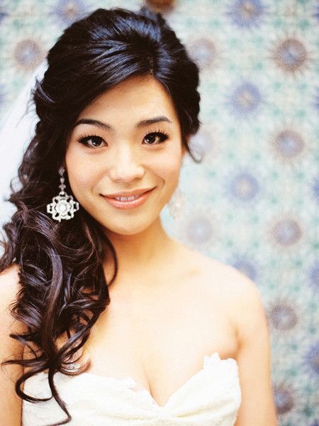 Peinado de novia asiático elegante