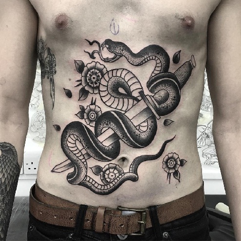 Tatuaggio Serpente E Pugnale