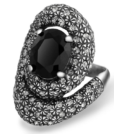 anello in argento da donna con pietra nera