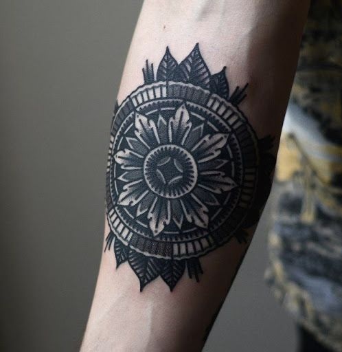 Disegni del tatuaggio Mandala Dark Shade