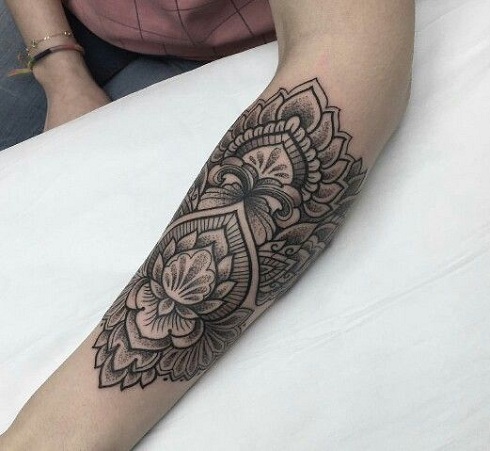 Disegni speciali del tatuaggio del braccio di mandala