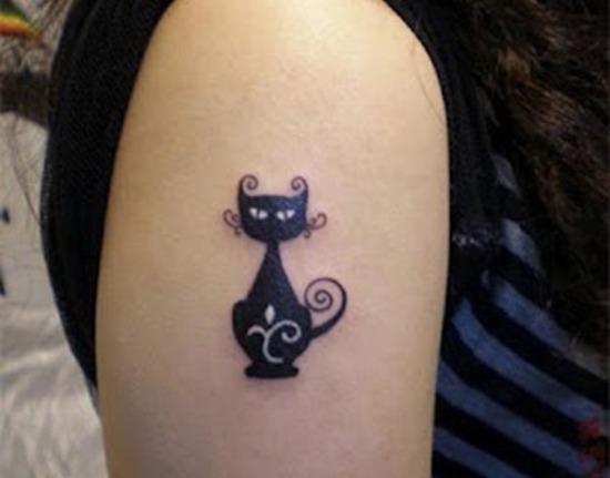 Disegno del tatuaggio del gatto nero