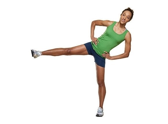 Patadas laterales: ejercicio para reducir caderas y muslos con imágenes