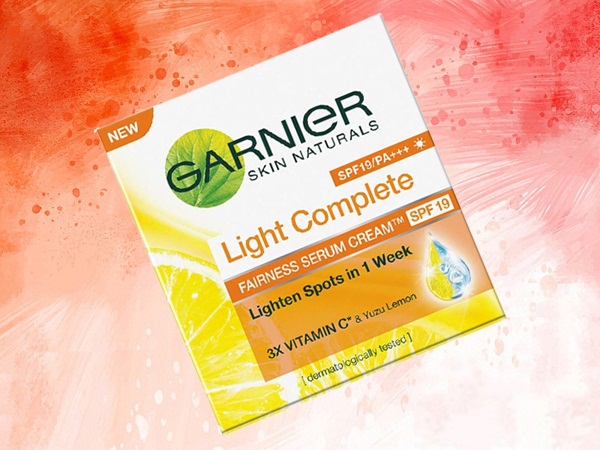Crema de suero completa ligera SPF 19 de Garnier Skin Naturals