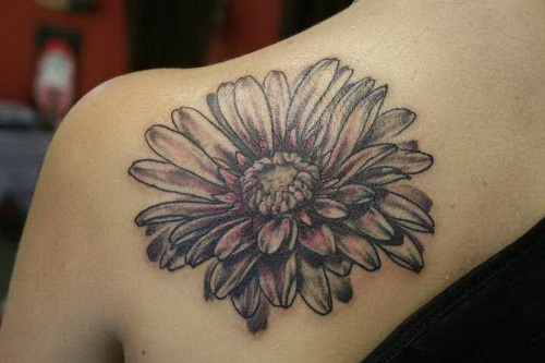 Tatuaggi di fiori margherita per donne