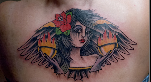 Tatuaggio Lady Bilancia sul collo