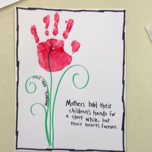 Tarjeta del día de la madre con estampado de mano