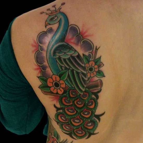 Tatuaje de pavo real con salpicaduras de color de agua