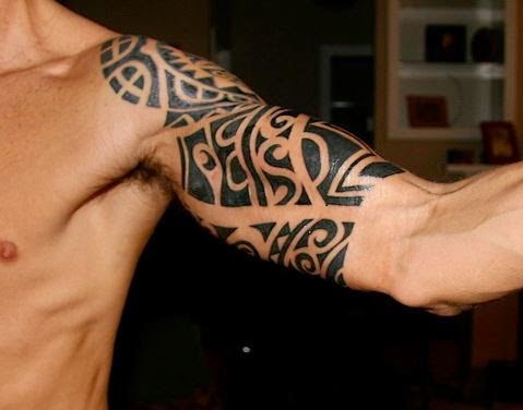 Diseño de tatuaje tribal de bíceps