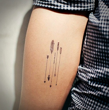 Eleganti disegni del tatuaggio del bicipite