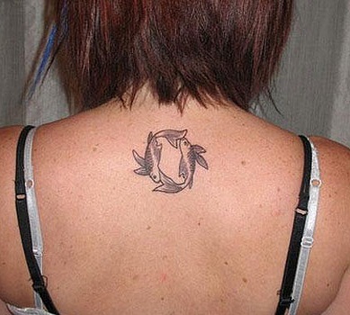 Ragazze Pesci tatuaggio sulla schiena