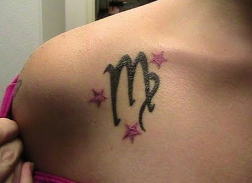 Disegni del tatuaggio del segno zodiacale della Vergine sulla spalla
