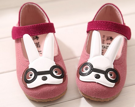 Bonito zapato de conejo para niños