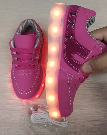 Zapatos para niños con luces LED que destellan brillantes