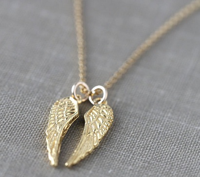 Collar de cadena con alas de ángel en oro