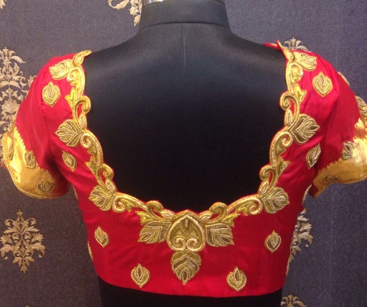 Diseños de trabajo de Maggam para blusa de color rojo