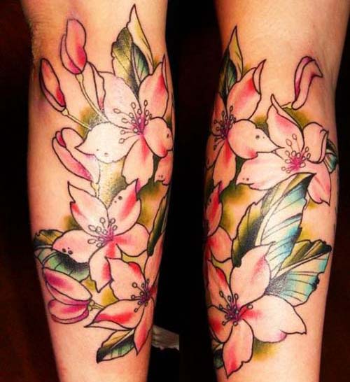 Disegni di tatuaggi per gambe di fiori per ragazze