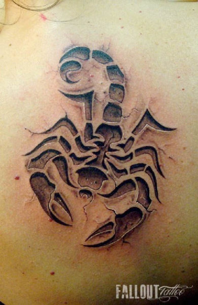 Un tatuaggio di fallout di scorpione