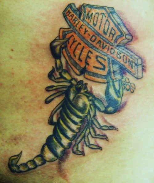 Un tatuaggio Scorpione Harley Davidson