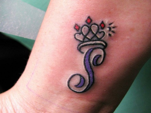 Design personalizzato del tatuaggio del polso della regina