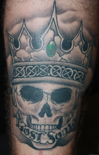 Impressionante disegno del tatuaggio del teschio della regina