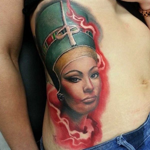 Disegno del tatuaggio della regina egiziana brillante