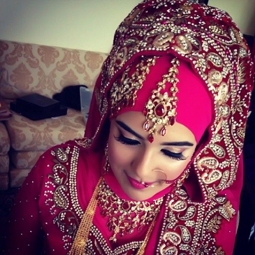 Hijab da sposa con bordi pesanti