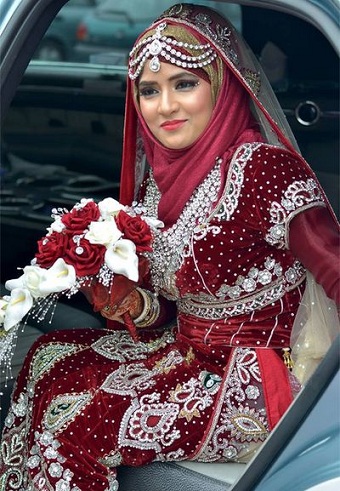 Hijab da sposa in stile asiatico
