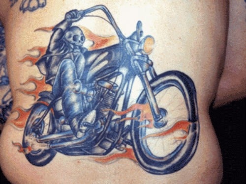 Disegno del tatuaggio del motociclista senza paura