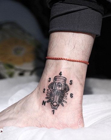 Disegno meccanico del tatuaggio del motociclista