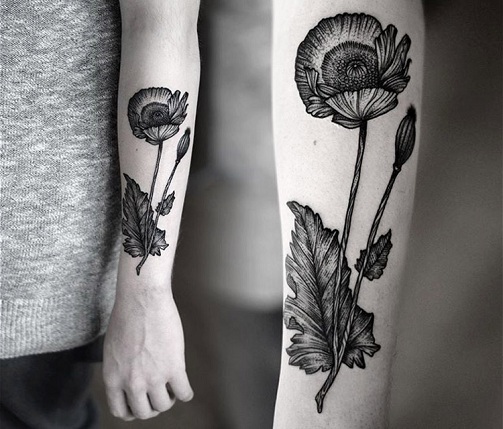 Tatuaggio fiore a pois
