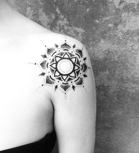 Tatuaggio Mandala Dot Work
