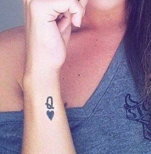 Lindo diseño de tatuaje de letra Q