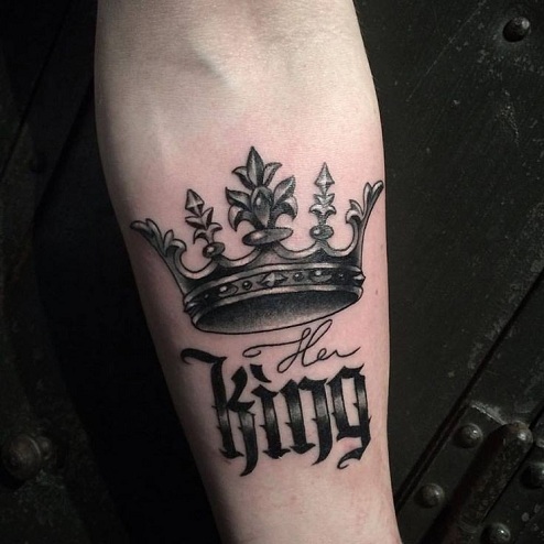 Il suo disegno del tatuaggio del re