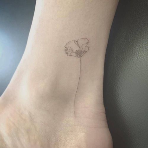 Tatuaje De Línea De Flores
