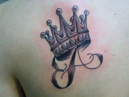 Tatuaggio Corona Con Lettera