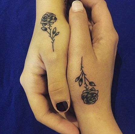 Disegni del tatuaggio del fiore dell'amicizia