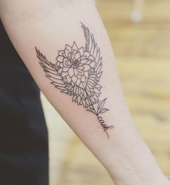 Tatuaggio Fiore Dalia Con Un Nome