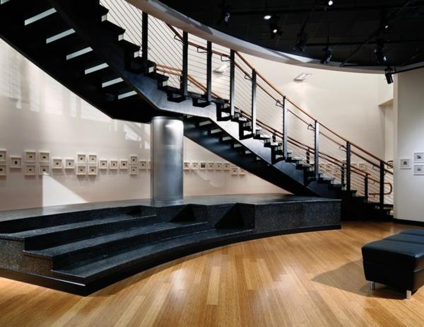 2 קומות מדרגות בעיצוב שחור גרניט