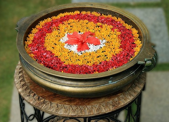 diseños modernos de rangoli con flores