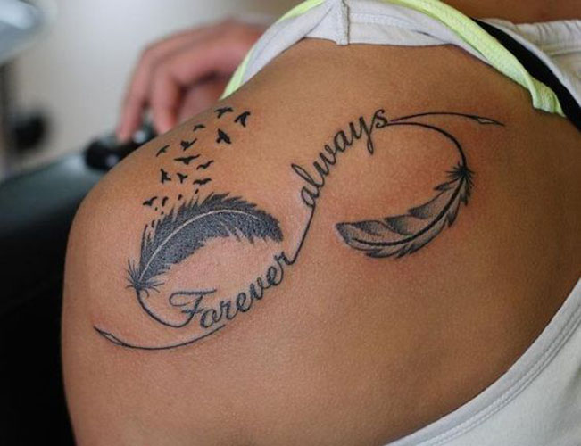 Disegni del tatuaggio infinito per uomini e donne